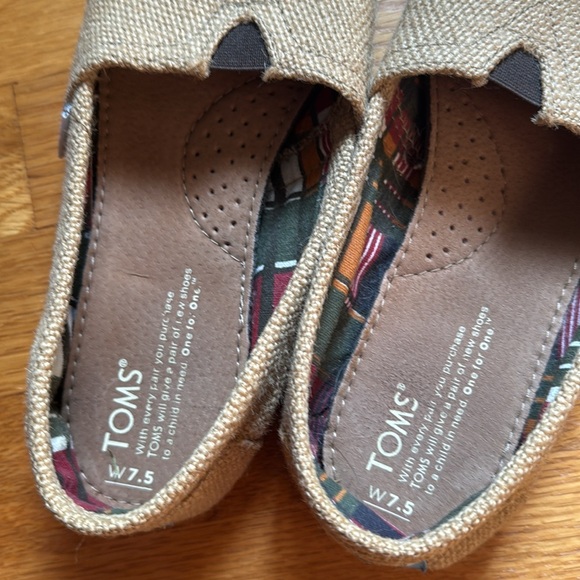 Tom’s - Picture 3 of 3